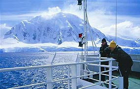 Cruceros de viaje al Polo Sur y la Antártida con avión y crucero. Calendario de salidas.