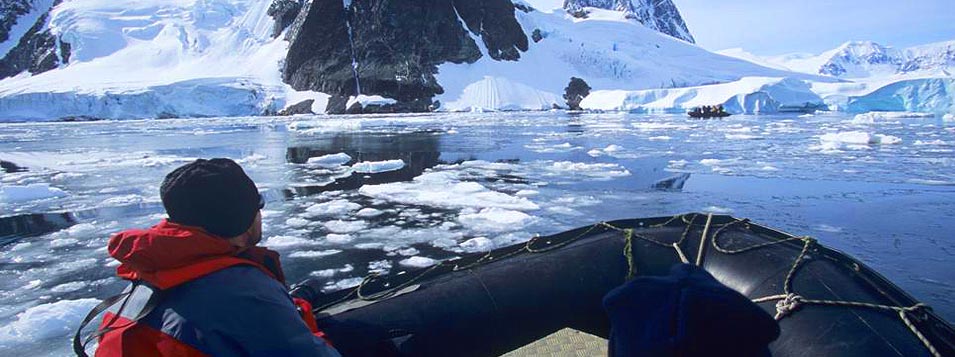 Viaje de expedición en barco de lujo a la Antértida, visitando las Islas Falkland (Malvinas), Georgia del Sur y la Península Antártica.