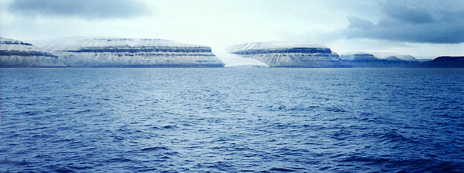 Crucero para navegar por la costa de Groenlandia visitando valles, fiordos y viendo espectaculares icebergs