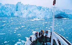 Viajes en barco de lujo al Antártico por las Islas Svalbard de expedición polar con Señores Pasajeros de Barcelona